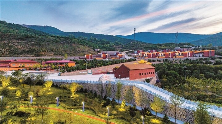 介休市连福镇赵家庄村全貌。记者 程婧 摄