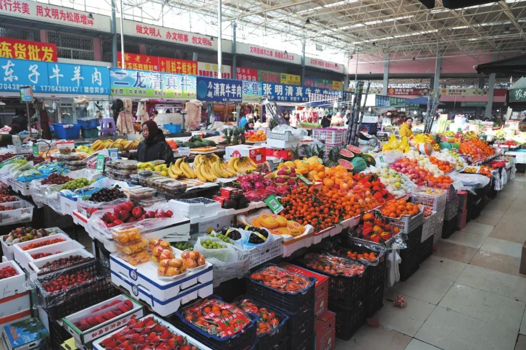 记者探访即墨农副产品中心批发商业市场：烟火气浓开启“岁末忙年”模式