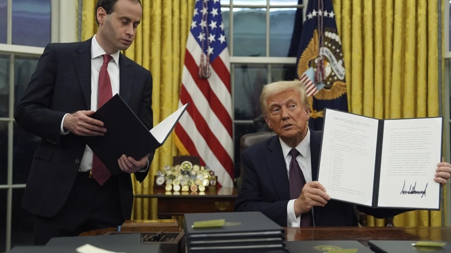 特朗普签署行政令要求调查，拜登政府滥用执法及情报机构情况