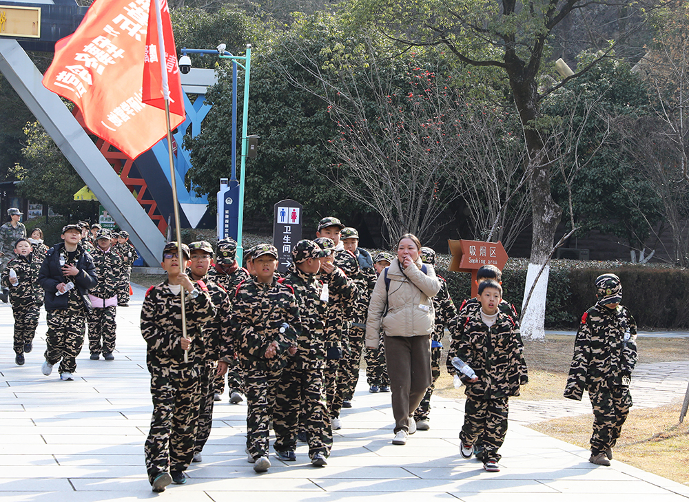 研學冬令營“趣”游龍虎山 點燃冬季游熱度