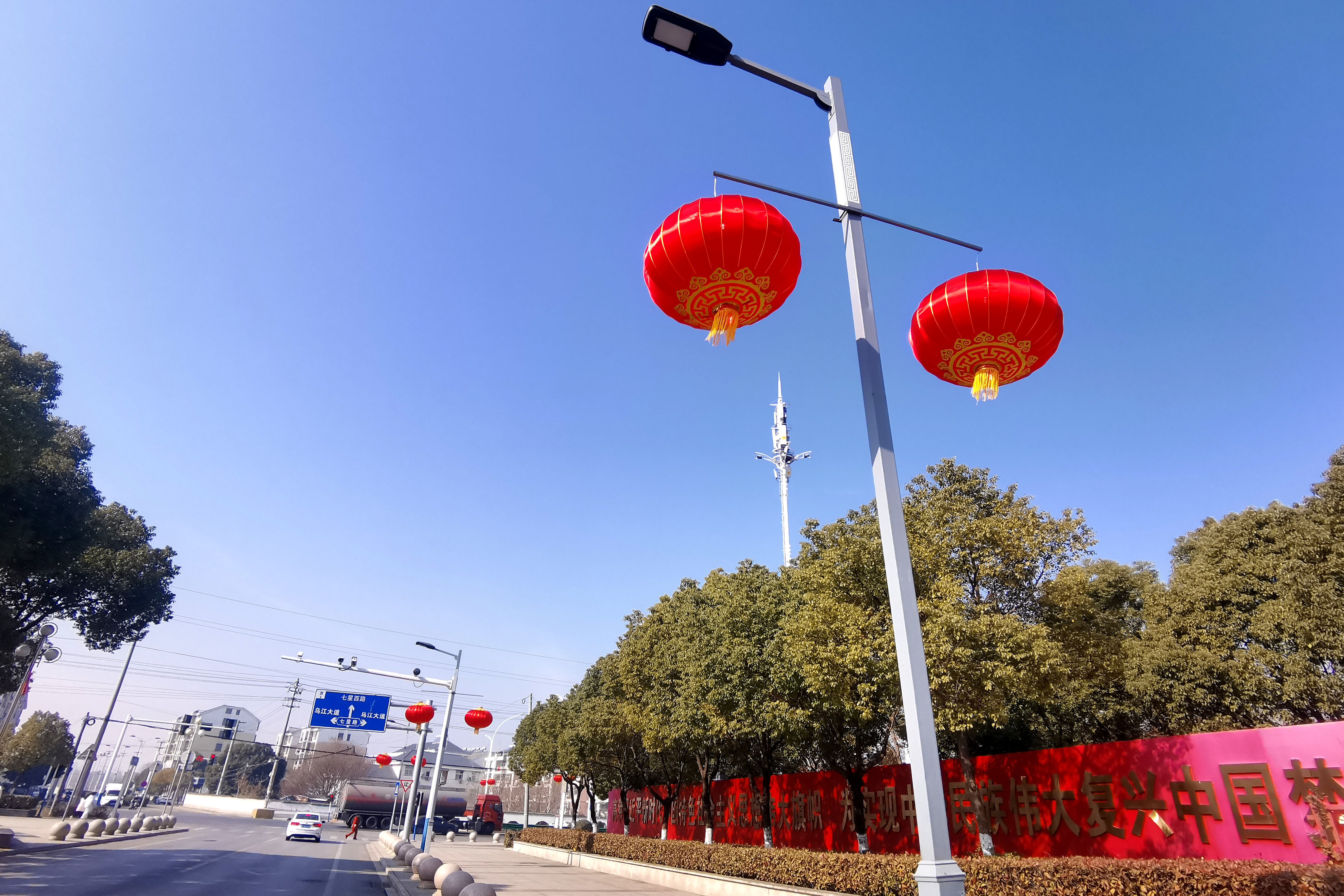 大红灯笼高高挂