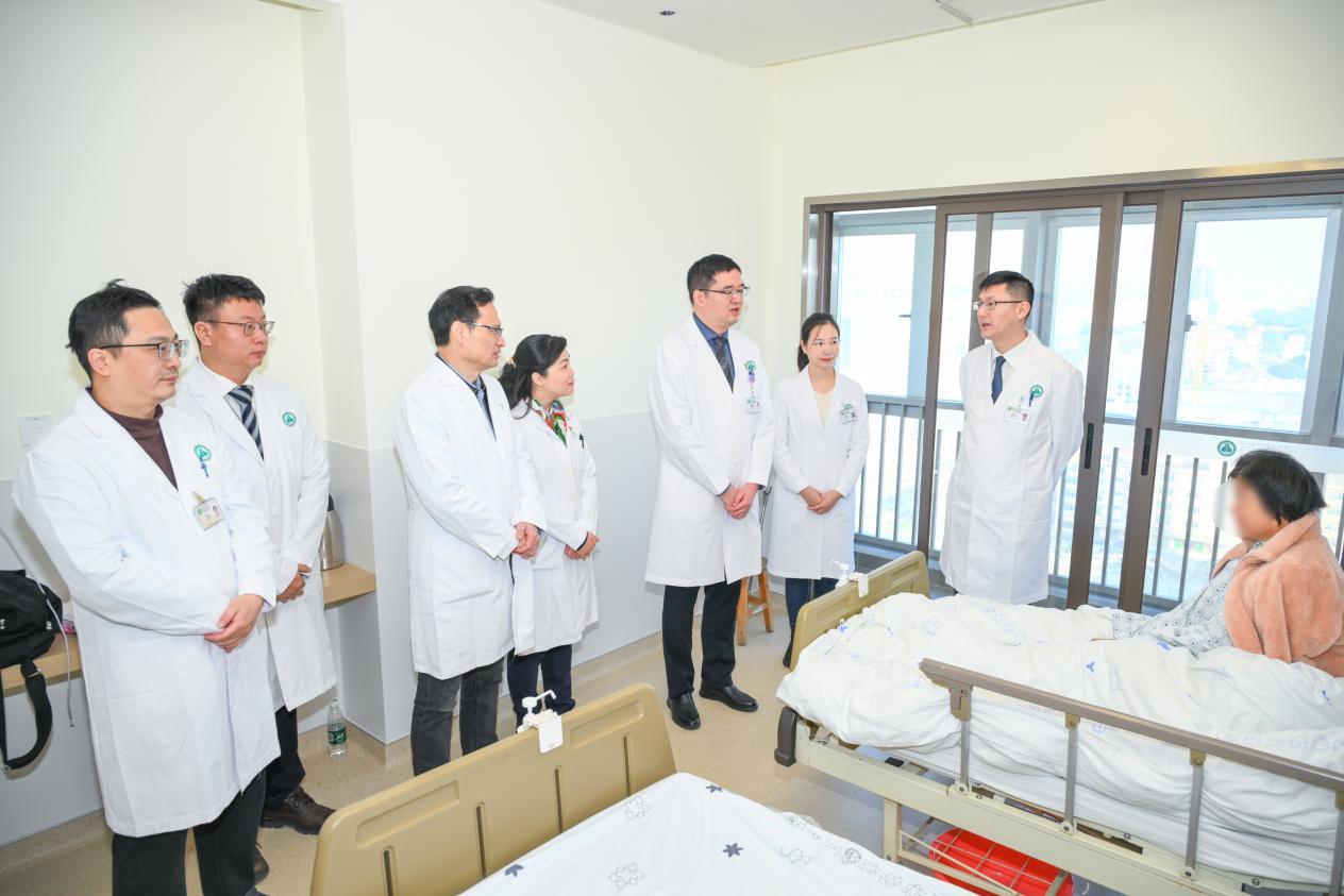 做完甲状腺肿瘤切除术后，外籍患者点赞深圳市人民医院龙华分院甲乳外科！