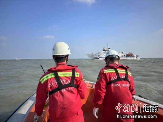 海口救助基地与“南海救204”轮琼州海峡救助巡航。南海救助局供图