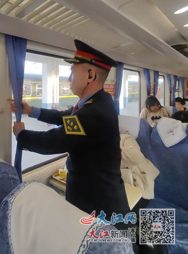 工作中的甘剑昌。