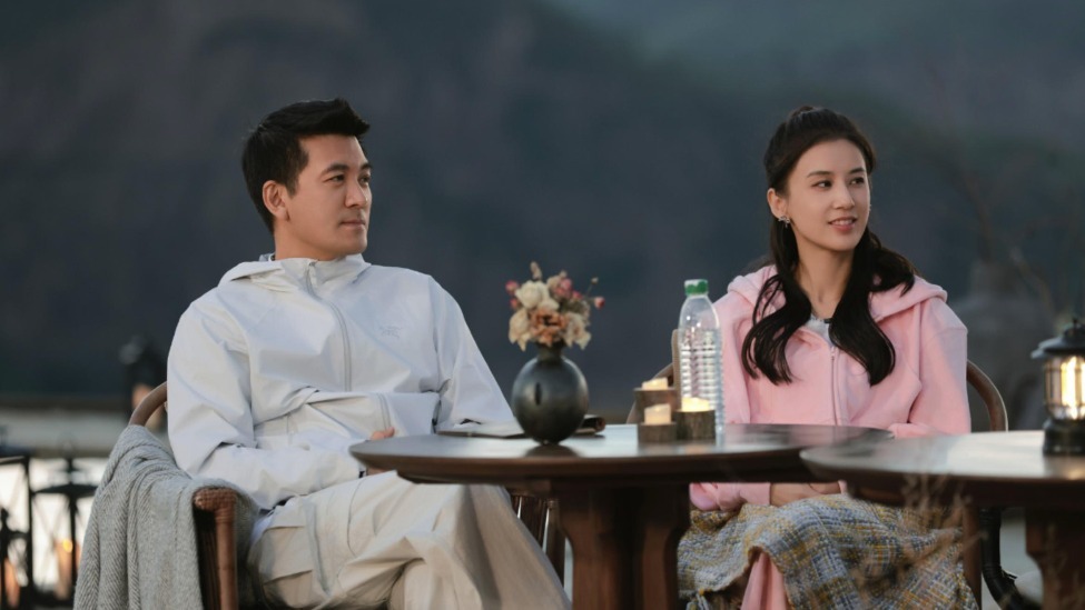 杨子直播时边哭边说：不要恭喜黄圣依了，家真没了，还掏出11.19克拉钻戒求婚