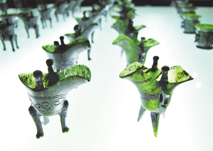 夜光杯雕 田 卫 摄