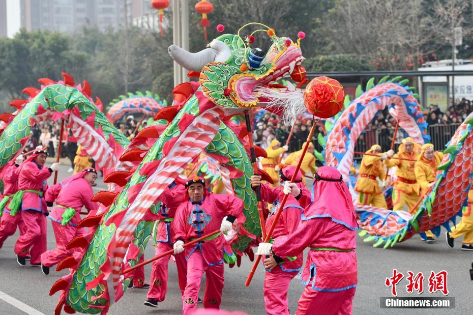 四川:千余人参加第二十四届绵竹年画节民俗巡游表演凤凰网北美_凤凰网
