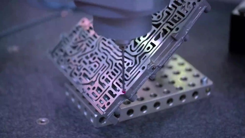 技能照亮前程——第47届世赛数控铣项目冠军龙伟杰