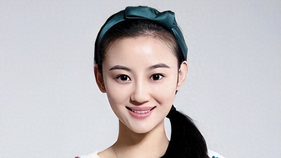 原来她早已去世,26岁全身溃烂不治而亡，被全家8口“吸血”多年封面图