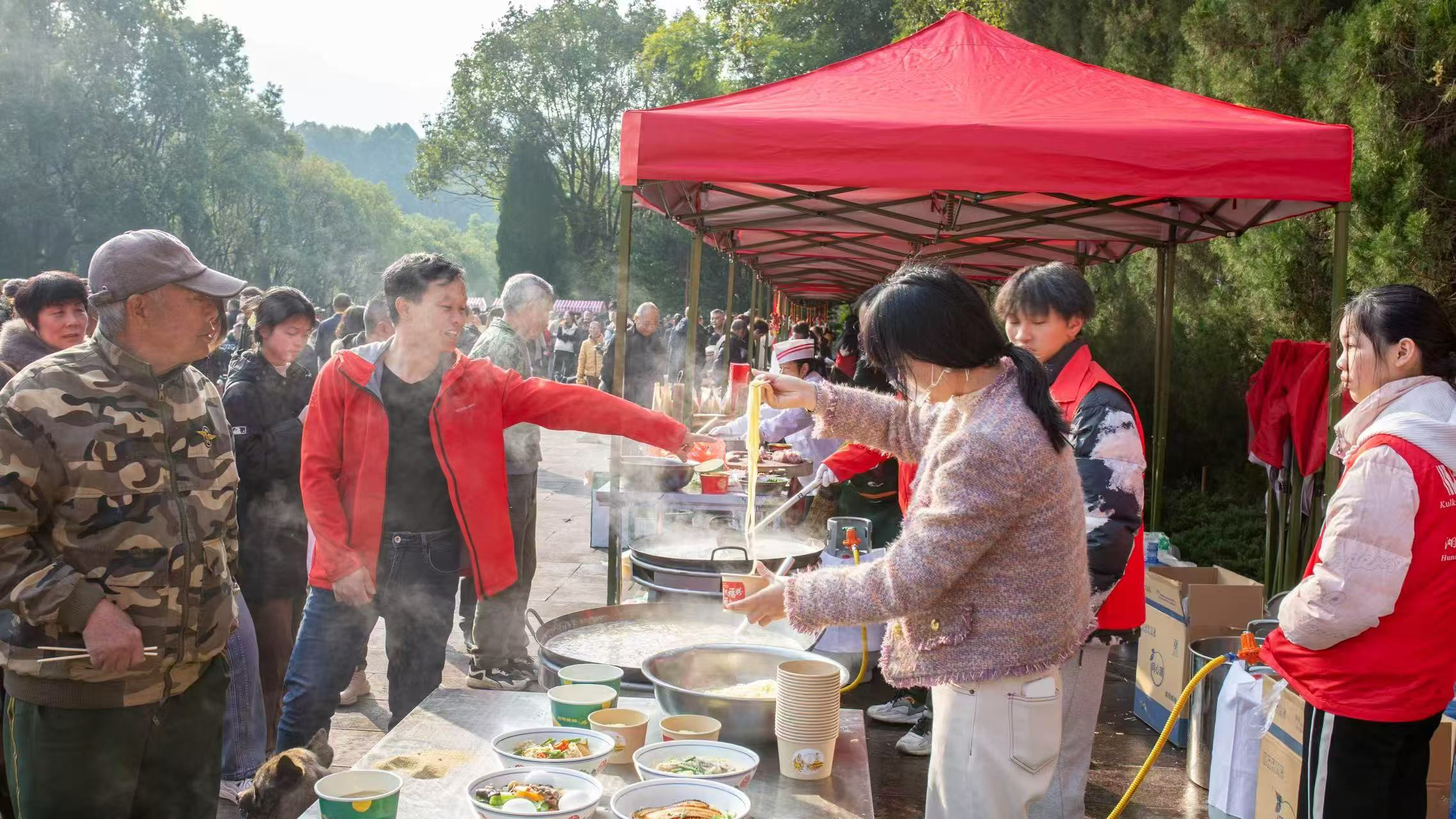 “过小年，吃福粉，接福气”活动现场（赵劲摄影）