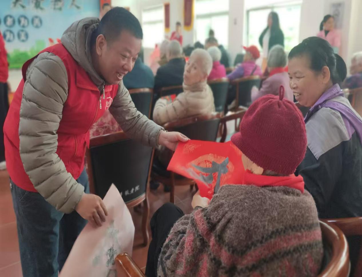 志愿红冬日暖 敬老院里年味浓——西乡街道团工委携手多方温情敬老迎新春