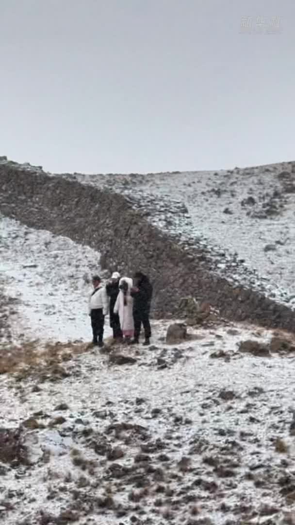 内蒙古乌拉特前旗：风雪秦长城显巍峨