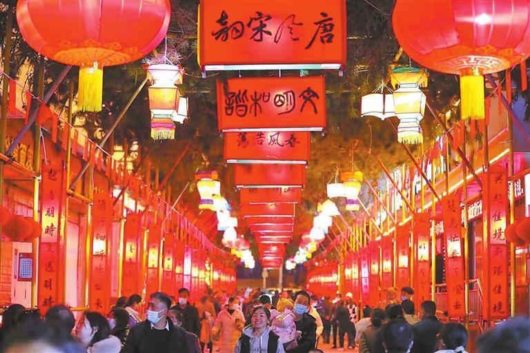 舟曲元宵松棚楹联灯会　资料图