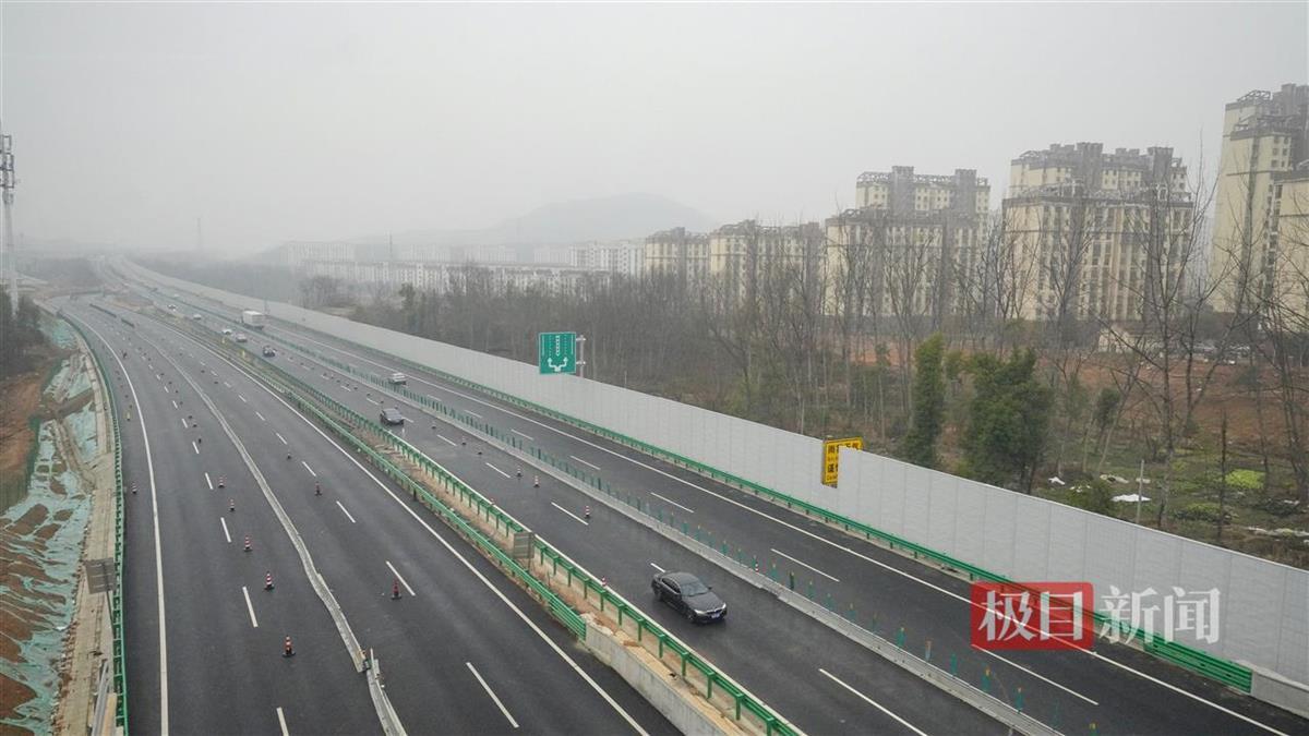 雨水降临，春运路上谨慎行驶