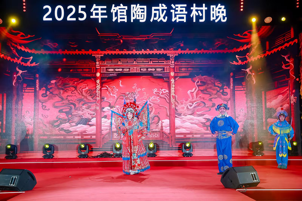 巾帼英雄穆桂英体现了一心为公，“国而忘家”的高尚品格。