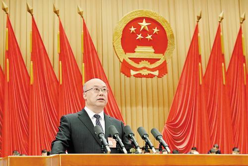 王正谱作政府工作报告。本报记者 霍艳恩摄