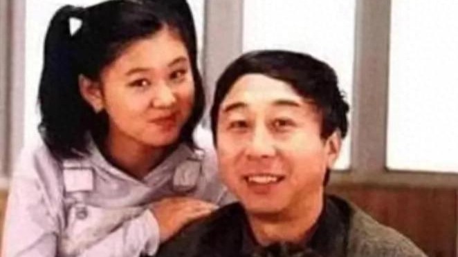 原来她就是冯巩的“女儿”？从不拍吻戏，如今年近40的她仍像18岁封面图