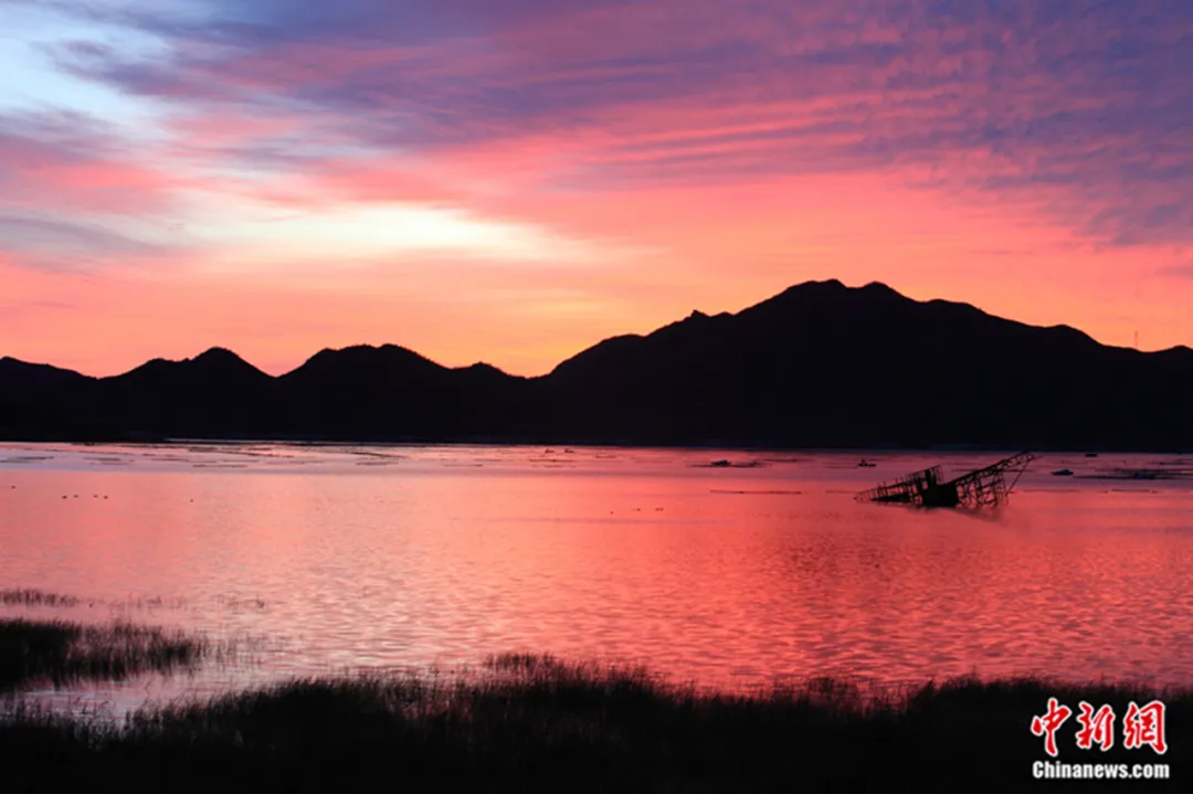 易水湖晨曦。王志勇 摄