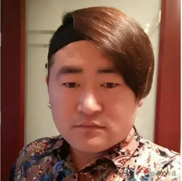 凤凰晚报|DeepSeek创始人梁文锋:中国要逐步成为贡献者,而不是一直搭便车