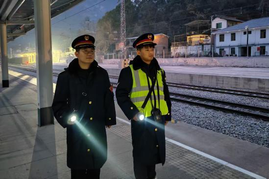 图为执勤现场。