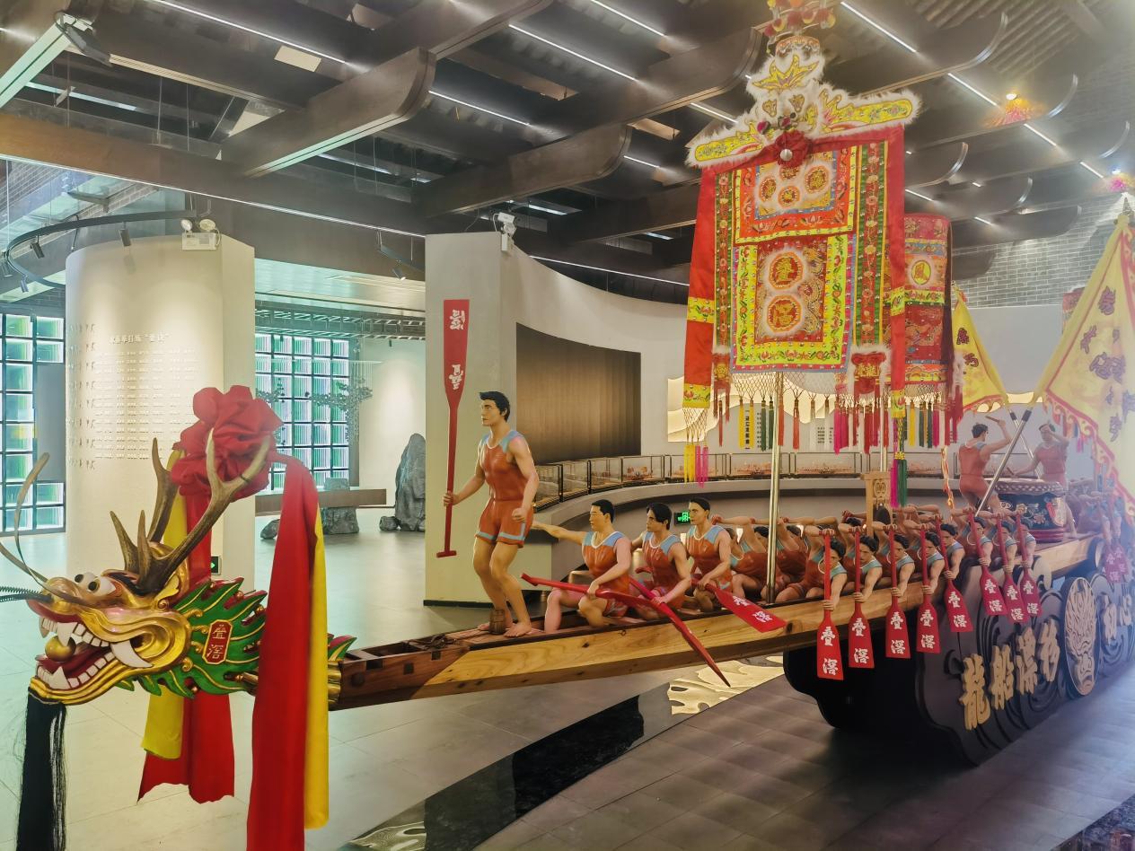 图为:叠滘水乡村史文化展馆展示的大型龙船模型(桂城街道农业农村办供图)