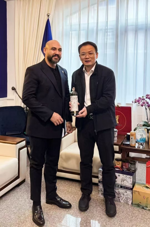 刘鹏宇多身份助力发展,聚焦郑州航空港投资新篇凤凰网山西_凤凰网