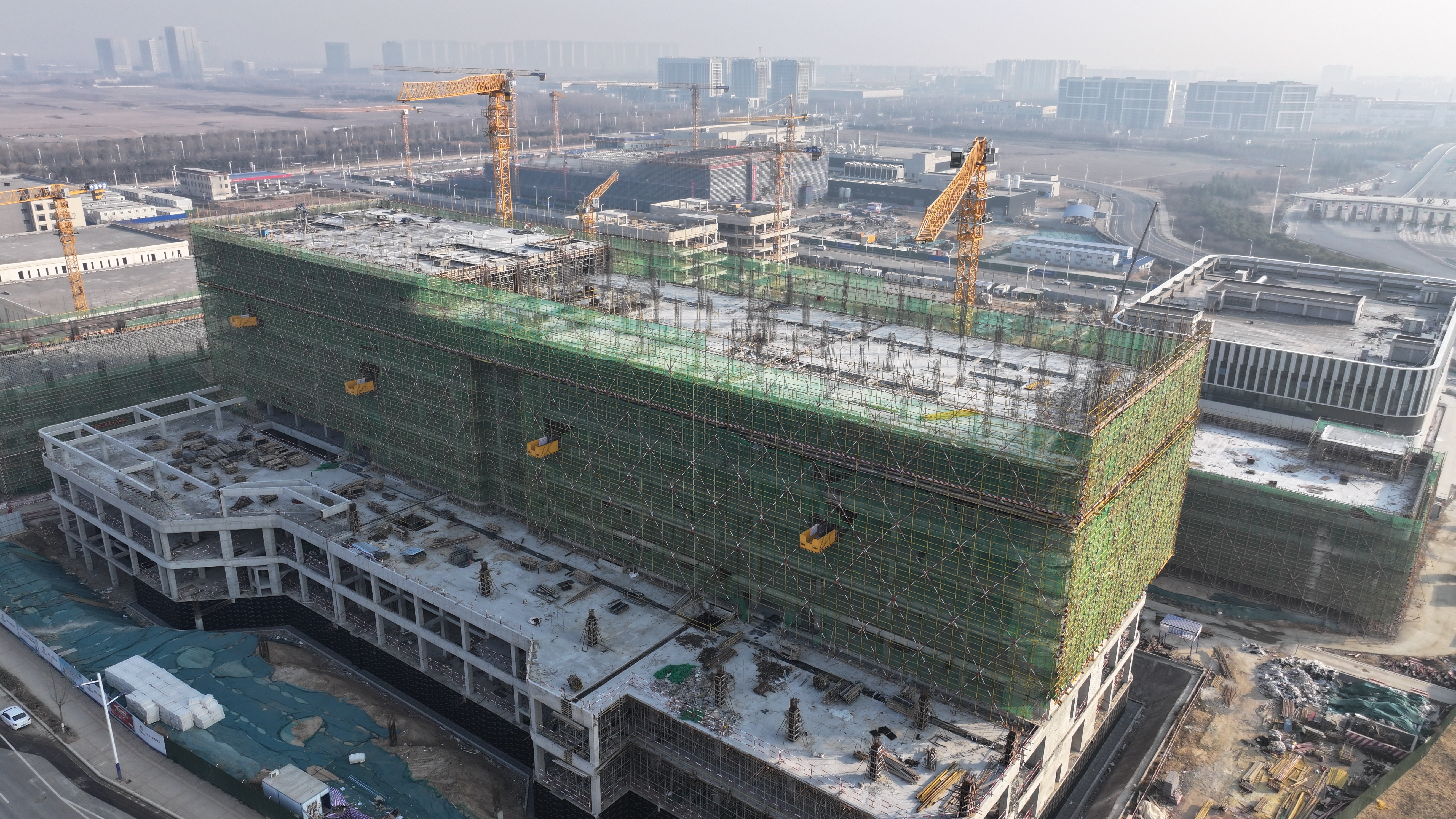 ▲前沿科技产业基地项目建设现场。