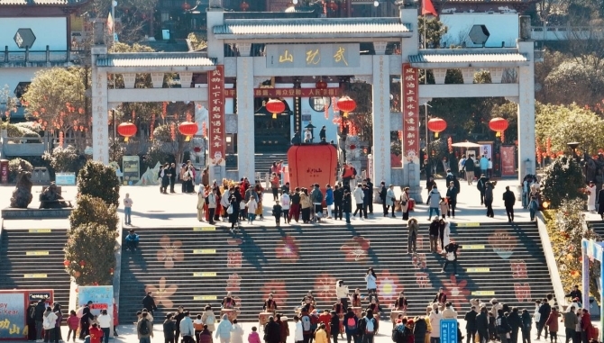 萍乡武功山：春节不打烊 狂欢嗨不停