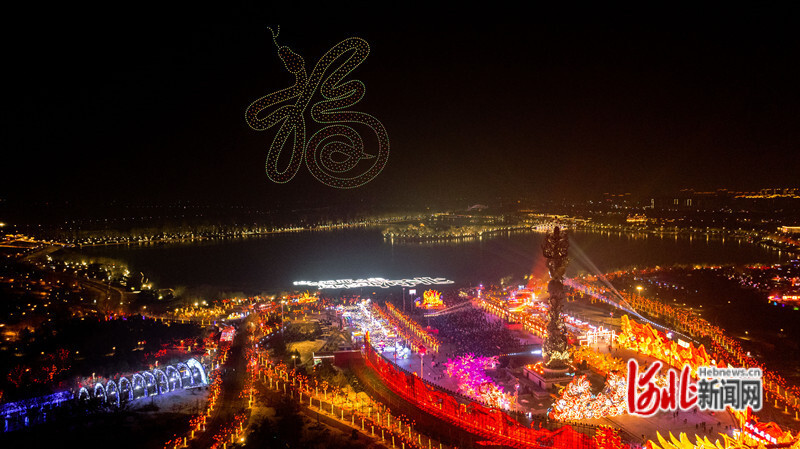 2025唐山南湖春节灯会现场。王子一摄