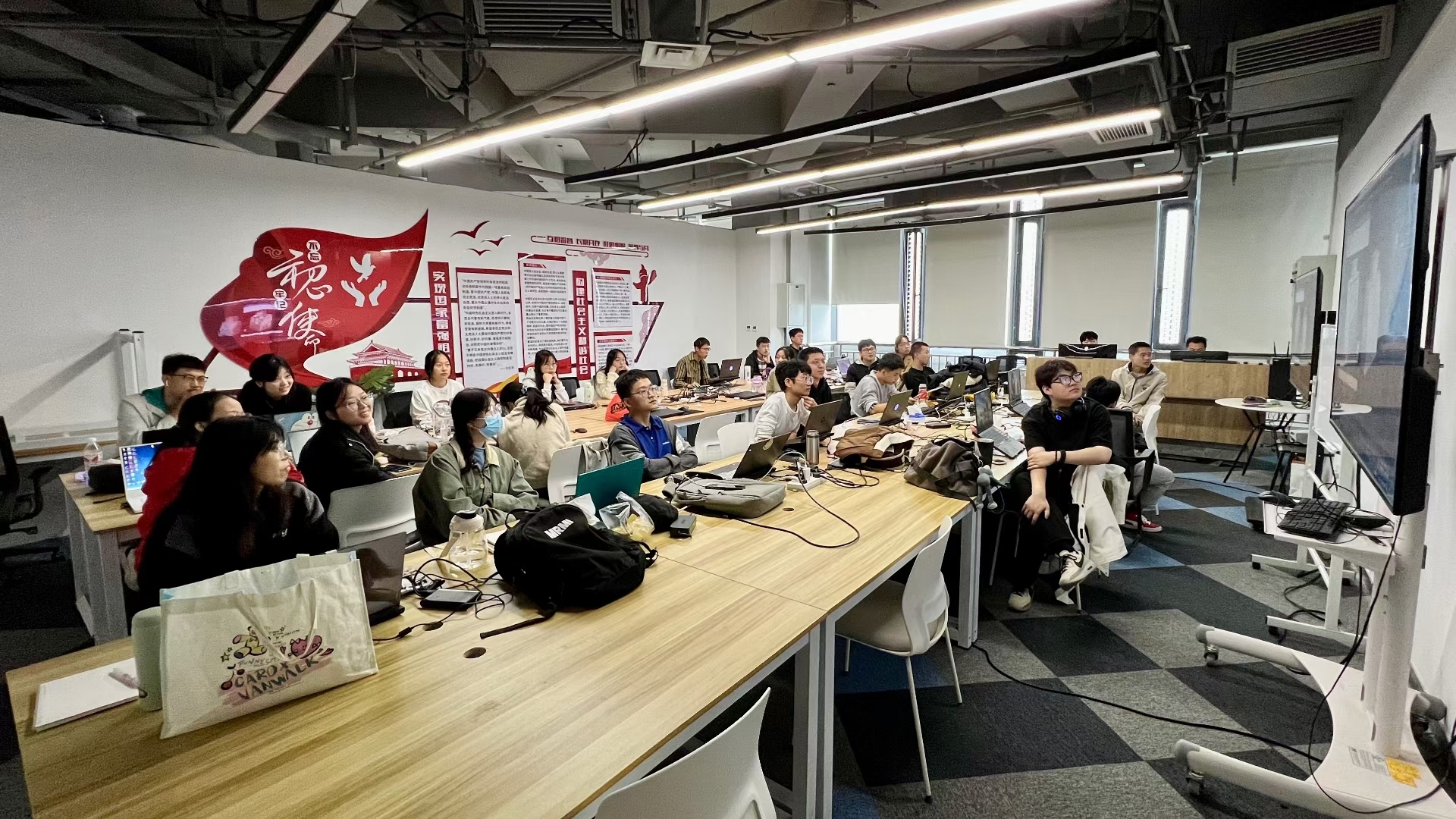 西安浐灞国际港欧亚创意设计园聚力建设科创一体化服务平台