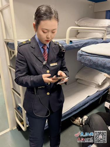 春節(jié)期間要“跑車”的張旭無法回家過年。
