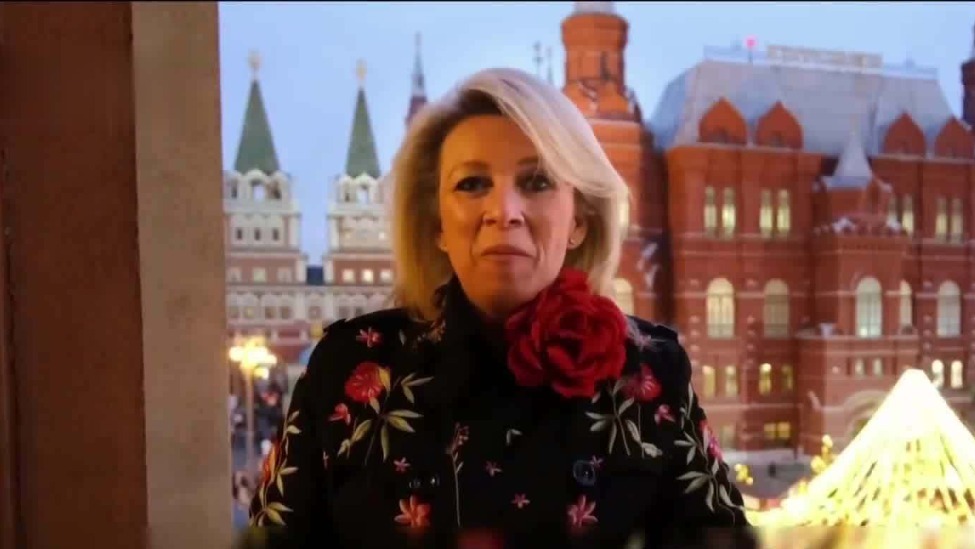 扎哈罗娃用中文拜年：祝大家“蛇么”都好，“蛇么”都如意