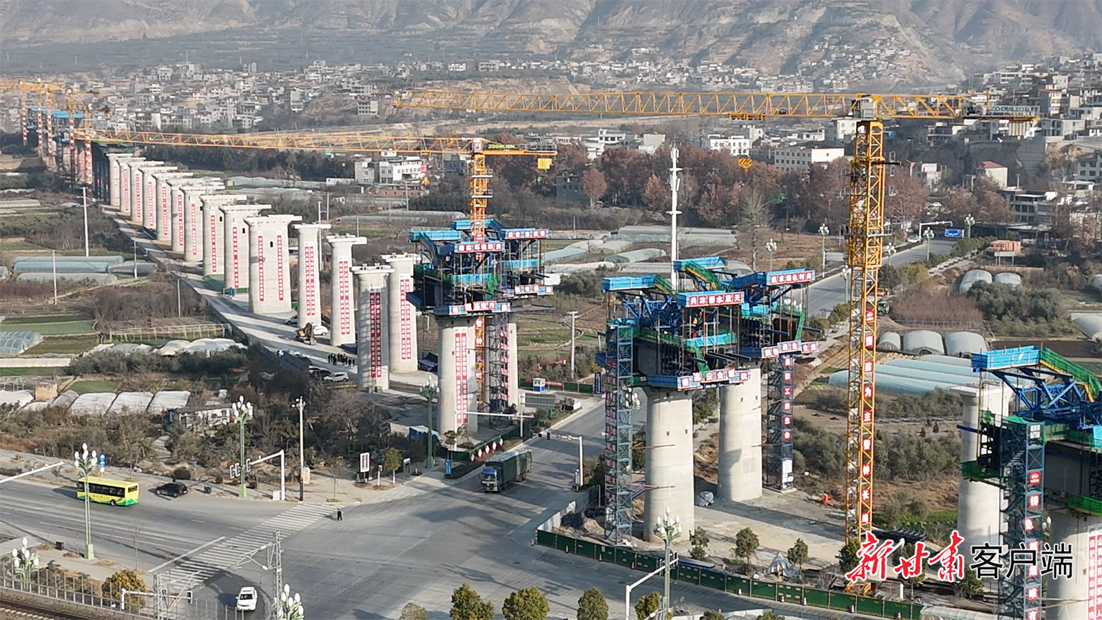 天陇铁路建设现场（新甘肃&middot;每日甘肃网　王昱钧　摄）