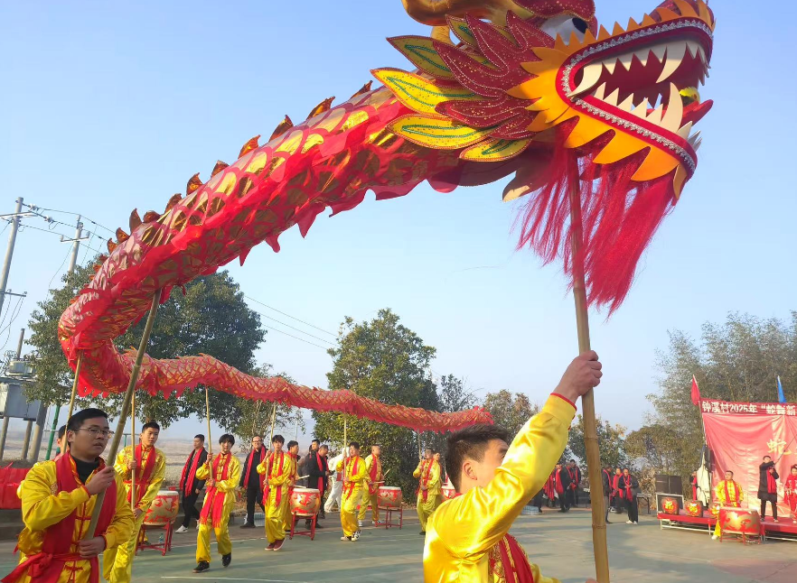 新余渝水区：钟溪“村晚” 乡情浓、传统韵、年味足