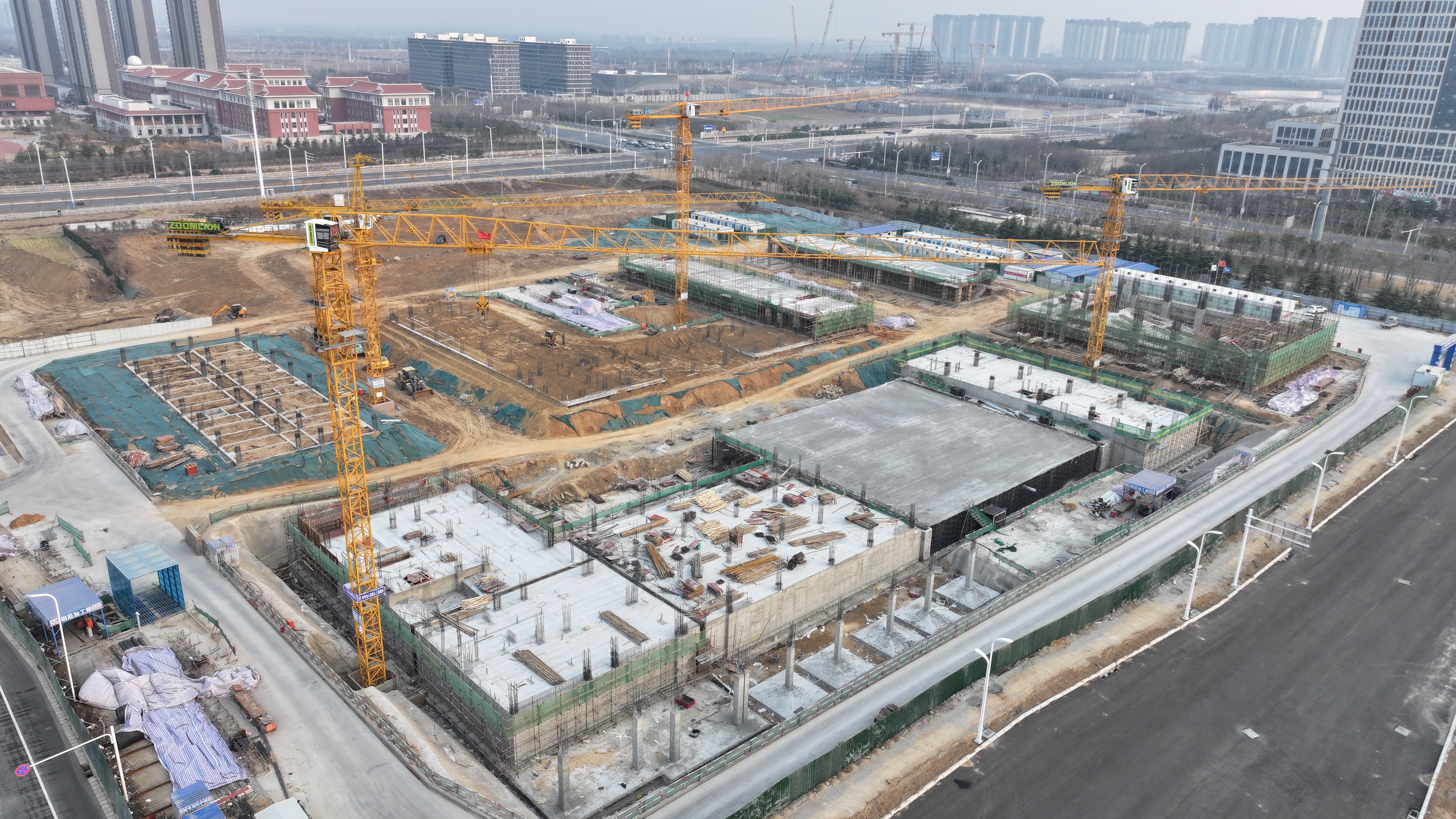 ▲ 河南省实验小学(双鹤湖一街小学)项目建设现场。