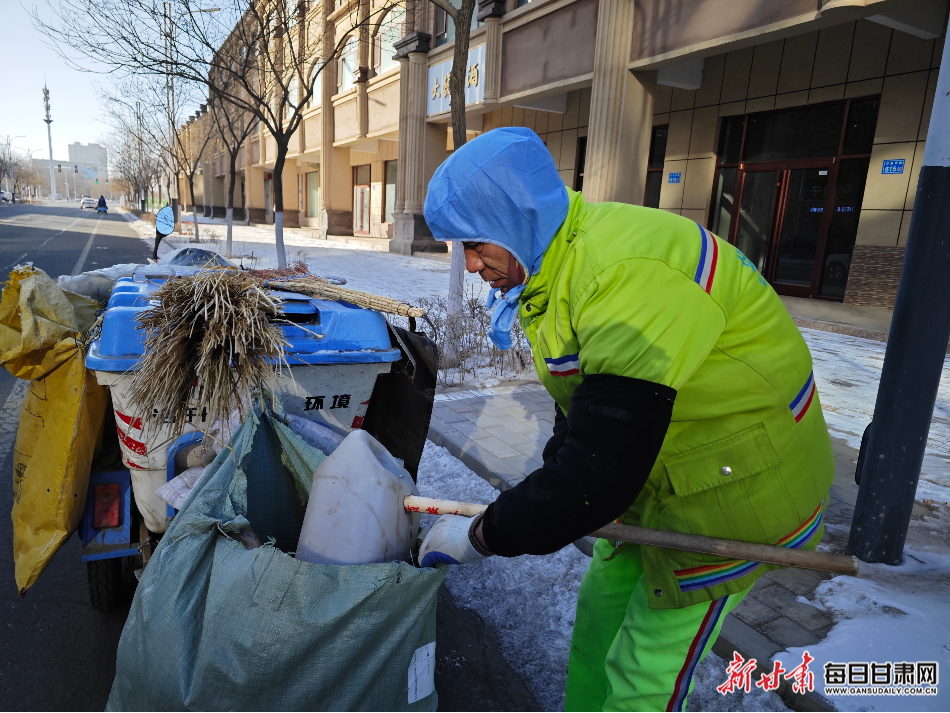 环卫工人明苍国的别样春“洁”