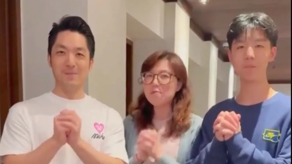 岛内政客迎新春：韩国瑜晒年夜饭，蒋万安携萌娃拜年