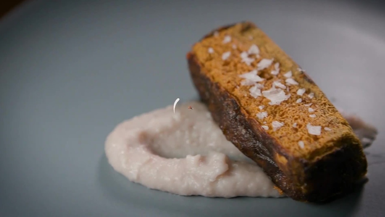 芋泥臭豆腐，一道结合了芋头和臭豆腐的美食，具有独特的口感和风味