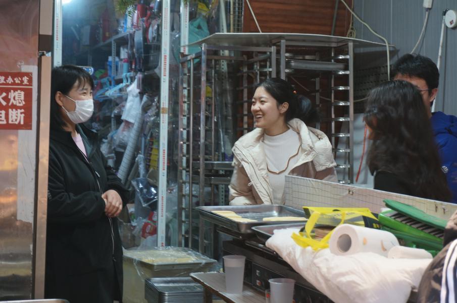 清华学子访谈八大局便民市场商户