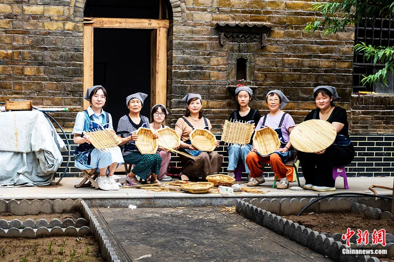 “保定小院”里的民俗手工体验。司秀花 摄