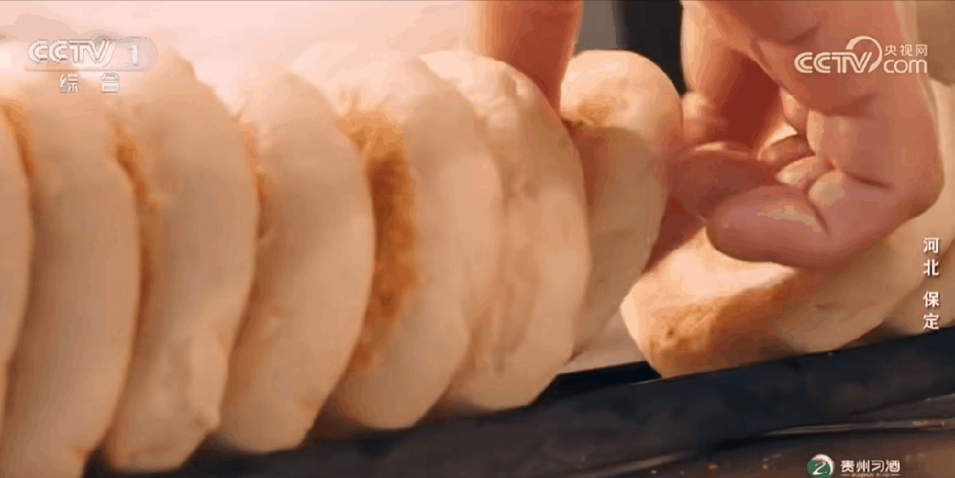 保定名吃“驴肉火烧”的制作。来源央视视频