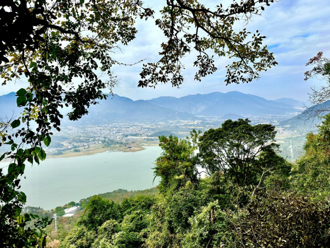 心诚石自平：石竹山狮子岩田野调查小记