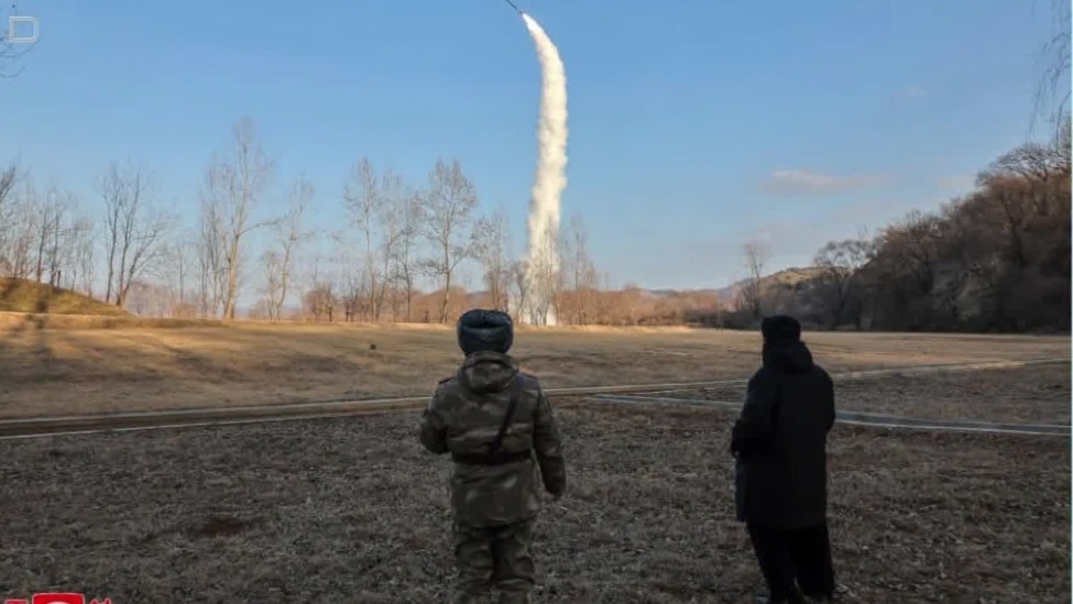 朝鲜试射战略巡航导弹，金正恩出席