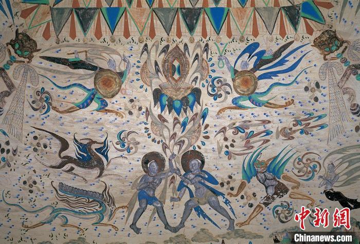 莫高窟第285窟窟顶东披的伏羲女娲图像　（敦煌研究院　供图）