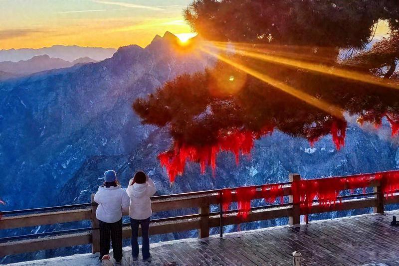 来华山&middot;跨新年！华山景区乙巳蛇年新春氛围浓