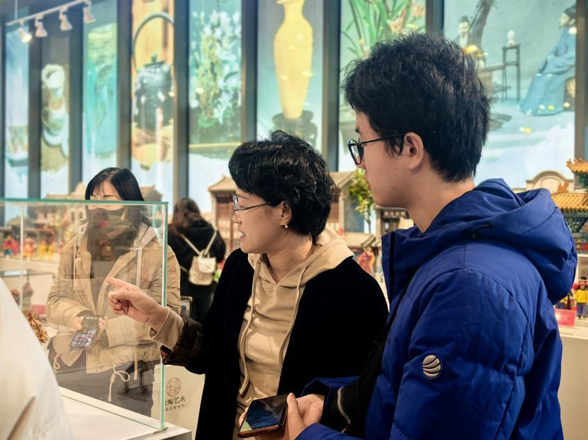 清华学子调研淄博陶瓷琉璃国艺馆