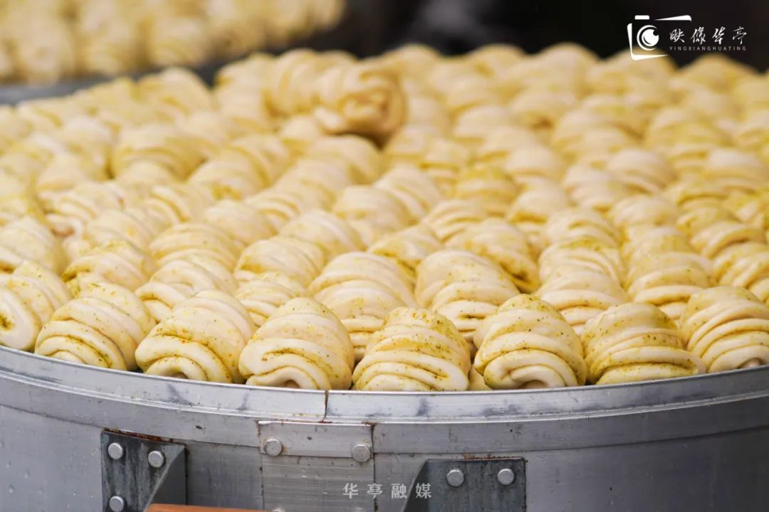 “氛围组”就位　华亭年味藏不住了