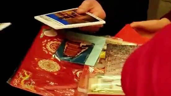 苏伯民送礼啦　蛇年敦煌莫高窟首批游客有福得嘞