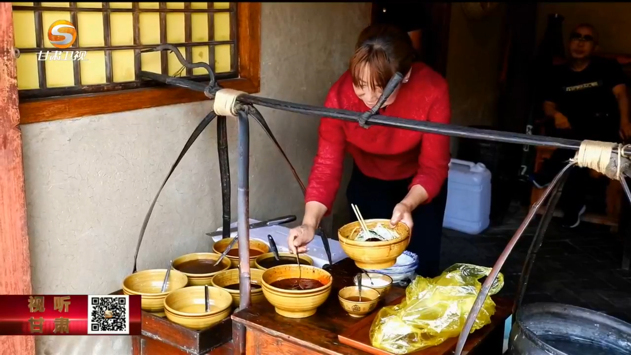 村民当起专职演员 甘肃这条街日子过得超“红”火