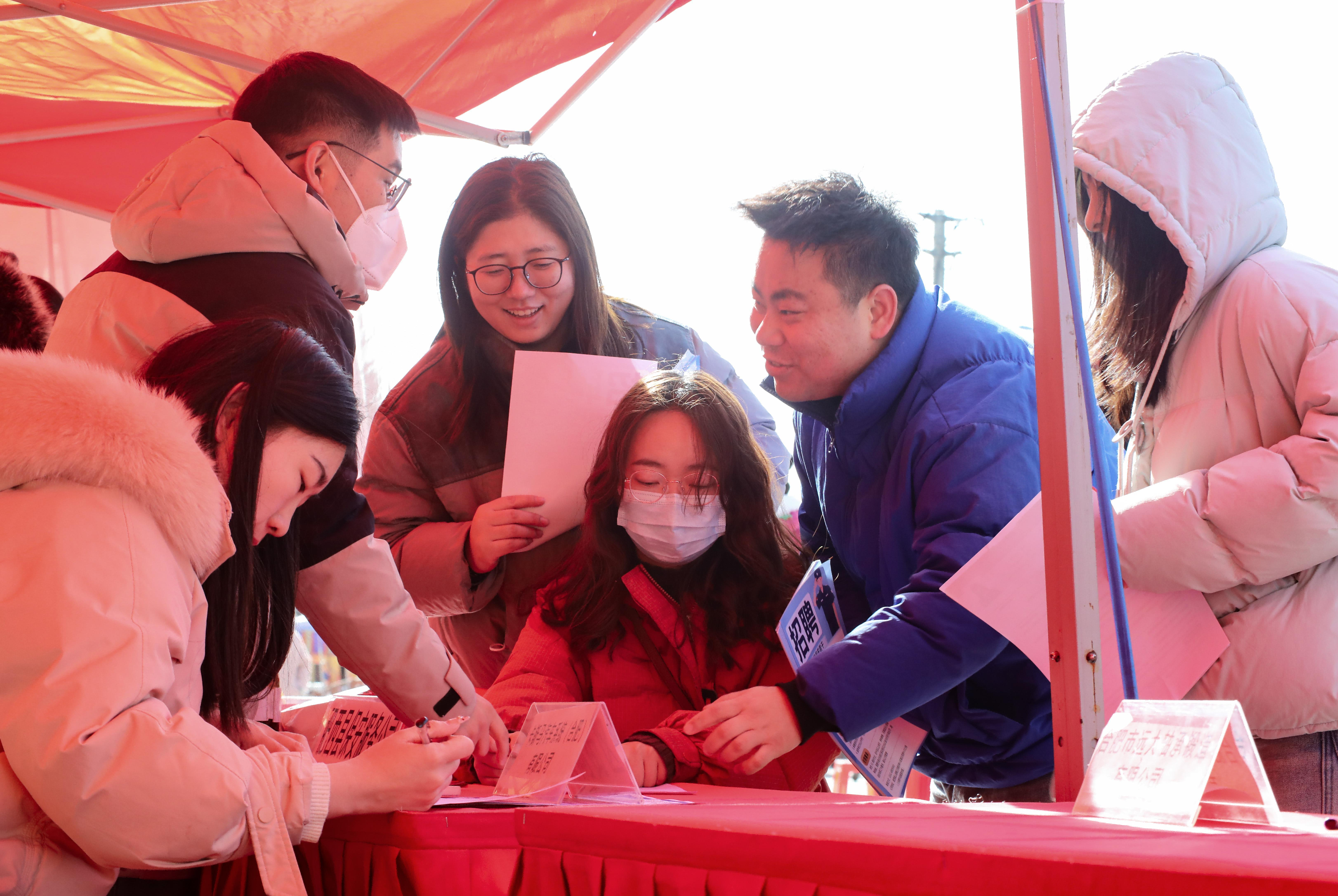 安徽肥西:春风送岗助就业